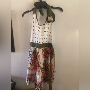 Sur la table Floral Apron - 705 $25 or $20 w/offer